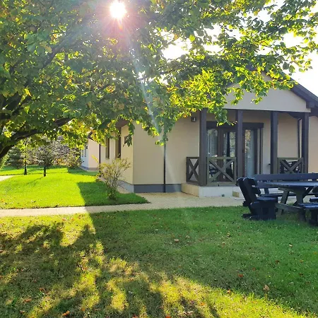 Caloroczne Domki Wakacyjne Irys & Bratek - 365pam